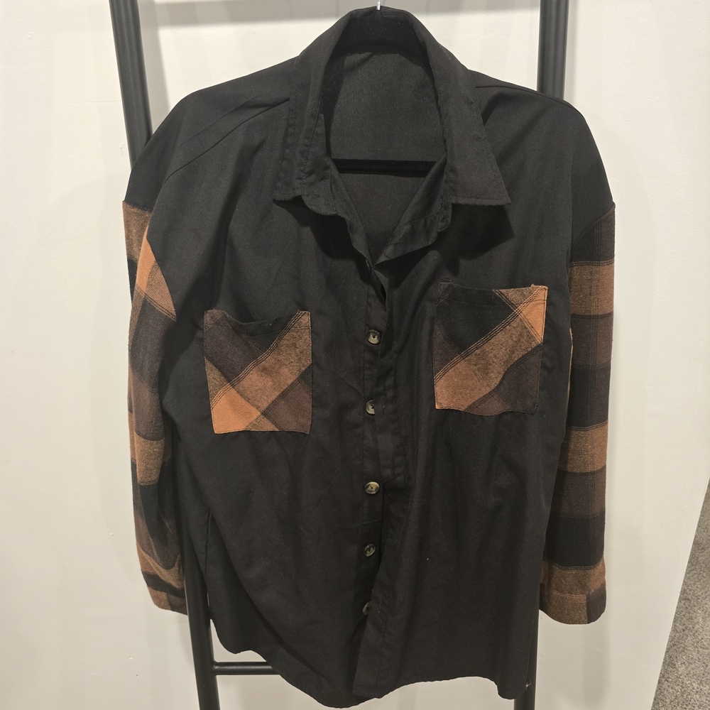 SHEIN Black Shirt With Plaid Accent
